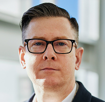 Portrait d'Alexander Hughes, PDG dirigeant une société spécialisée dans le trading de cryptomonnaies