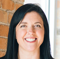 Portrait de Sophie Hartwell, responsable du service de support client et membre de l'équipe